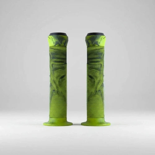 2 Colour Mix Grips Kraton 147mm in green and black for enhanced bike handlebar control