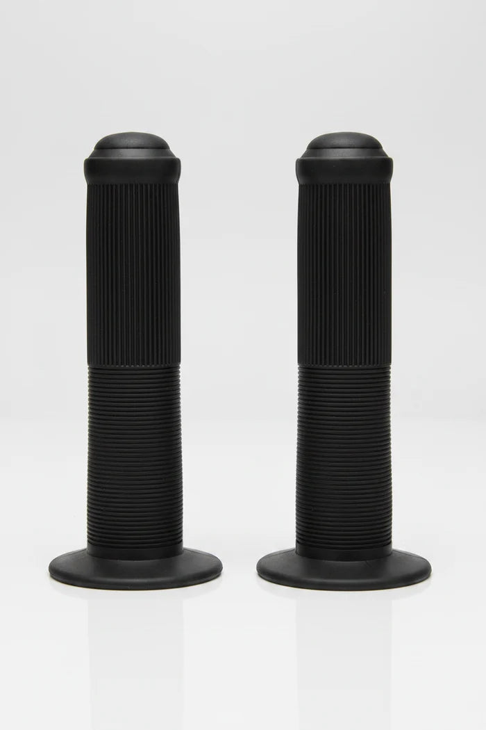 GRIPS 140mm With Flange and End Plugs - Black